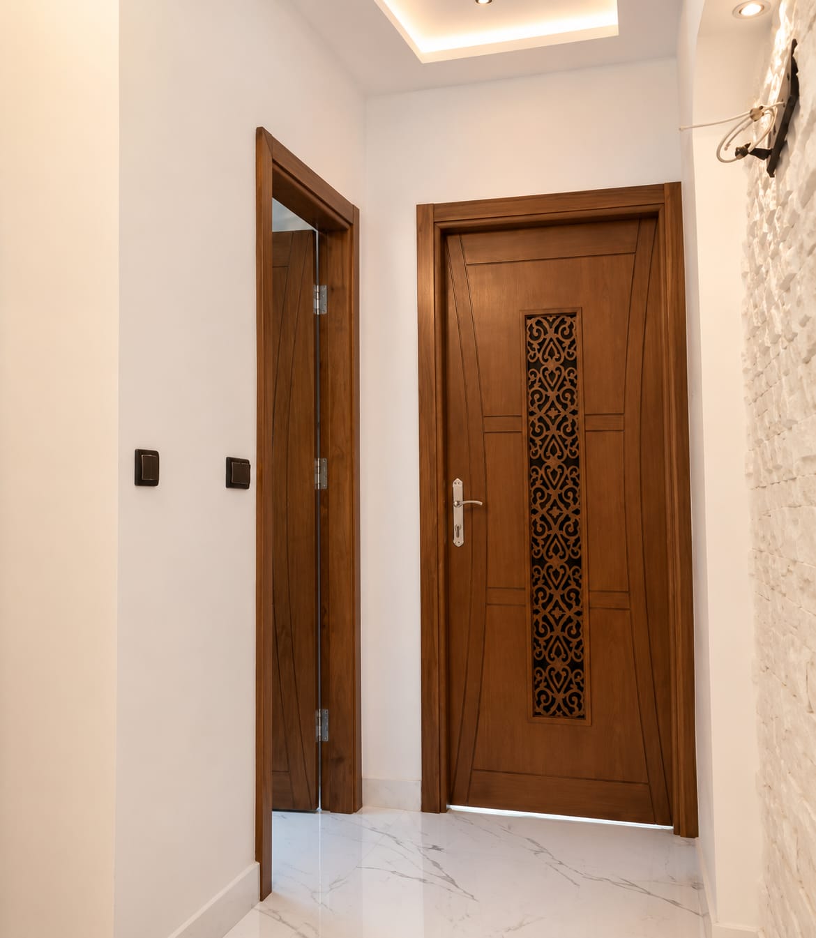 Portes en bois sur mesure — exemple d’aménagement